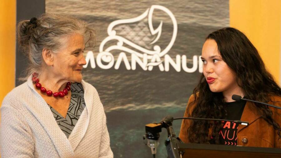 Moananui 1 Peggy and Ashlee